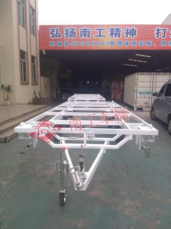 4吨房车底盘 全挂爱体育官方网站