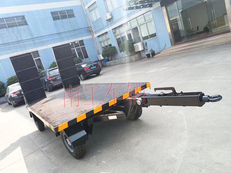 3吨带爬梯工业牵引爱体育官方网站