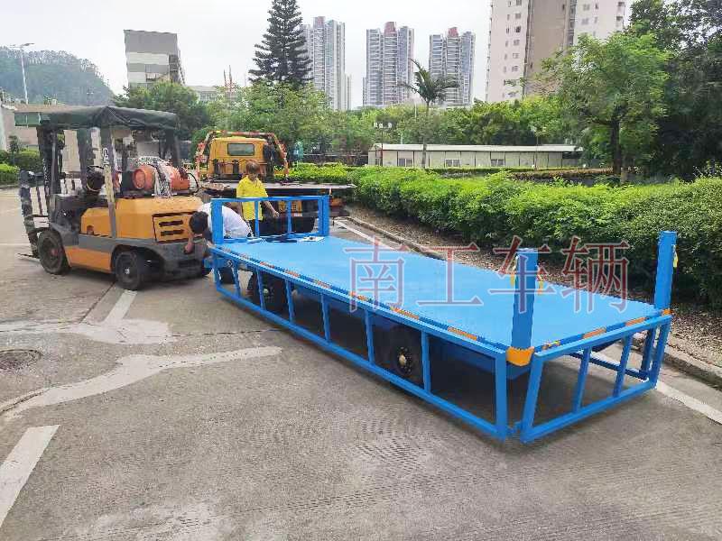 2吨下翻护栏牵引工业爱体育官方网站 全挂式工具底盘拖车