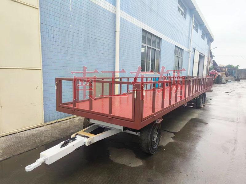 7吨爱体育官方网站牵引工具拖车 带护栏减震刹车功能拖车