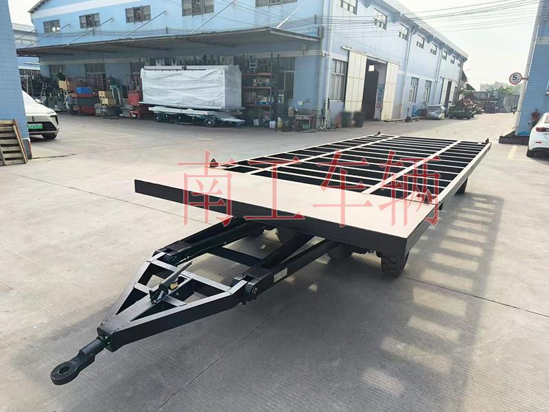 12吨骨架式爱体育官方网站 带角锁刹车全挂车