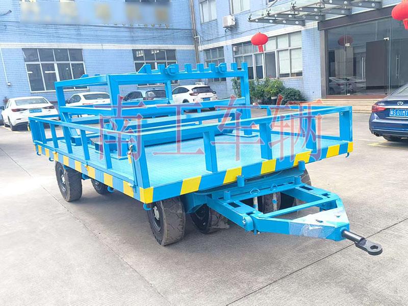 15吨护栏型爱体育官方网站带卷料夹工具拖车