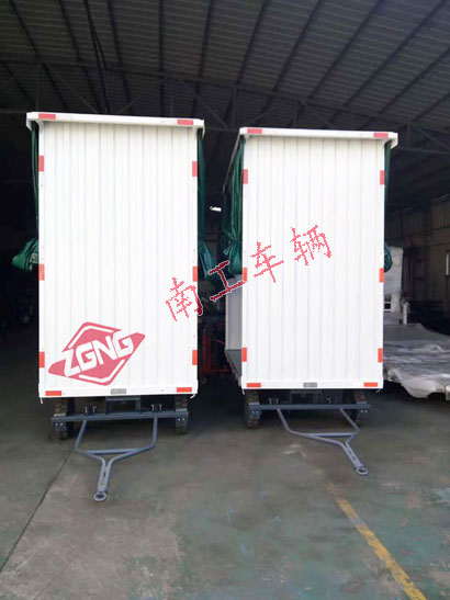 白色雨篷爱体育官方网站3I.jpg