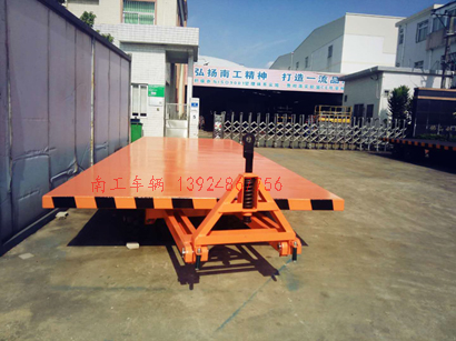 10吨爱体育官方网站 8个实心胎全挂车1I.jpg