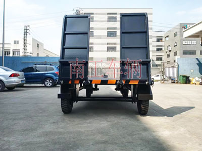 1679880207564401.jpg 3吨带爬梯工业牵引爱体育官方网站2I.jpg