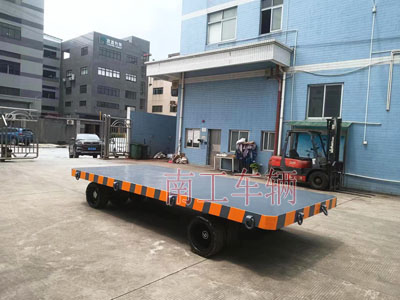25吨重型工业爱体育官方网站全挂式牵引拖车底盘带牵引环3I.jpg