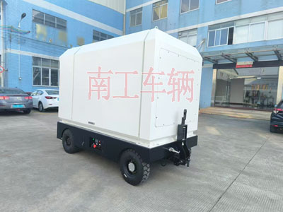 2吨电动爱体育官方网站 飞翼箱式工具拖车2I.jpg