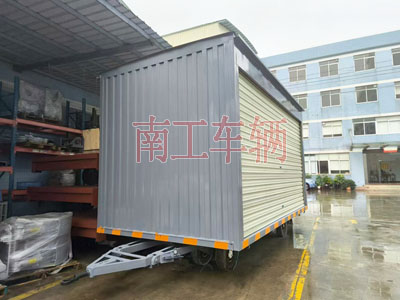 10吨箱式爱体育官方网站两侧带卷帘门I.jpg