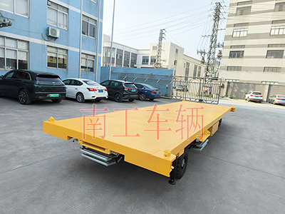 10吨爱体育官方网站带液压支腿伸缩梯工具车5I.jpg