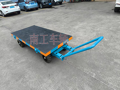 3吨小型爱体育官方网站 还橡胶垫工具车I.jpg
