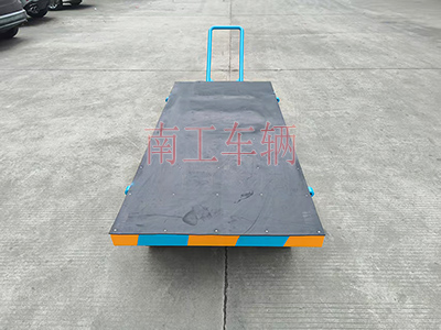 3吨小型爱体育官方网站 带橡胶垫工具车3I.jpg