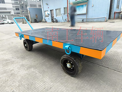 3吨小型爱体育官方网站 带橡胶垫工具车4I.jpg
