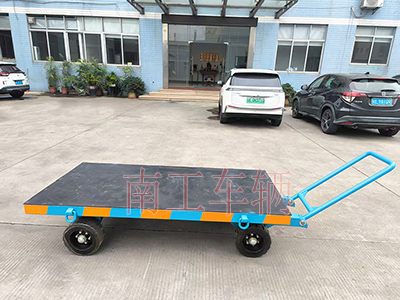 3吨小型爱体育官方网站 带橡胶垫工具车2I.jpg
