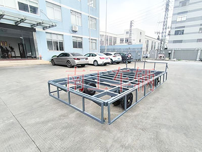 4吨骨架式爱体育官方网站 带下翻护栏工具拖车5I.jpg