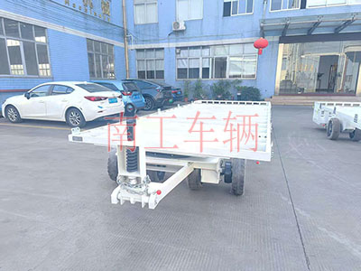 8吨骨架式牵引爱体育官方网站带小框白色4I.jpg