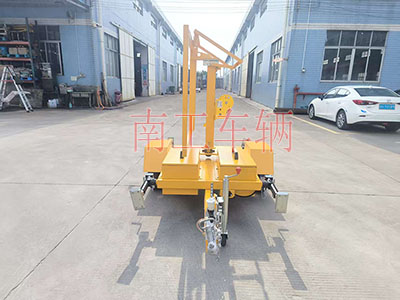 手动升降ED广告拖车 交通诱导屏拖车底盘4I.jpg